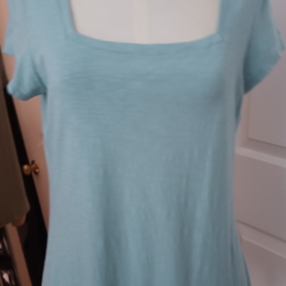 Woman's tee - Picture 3 of 3